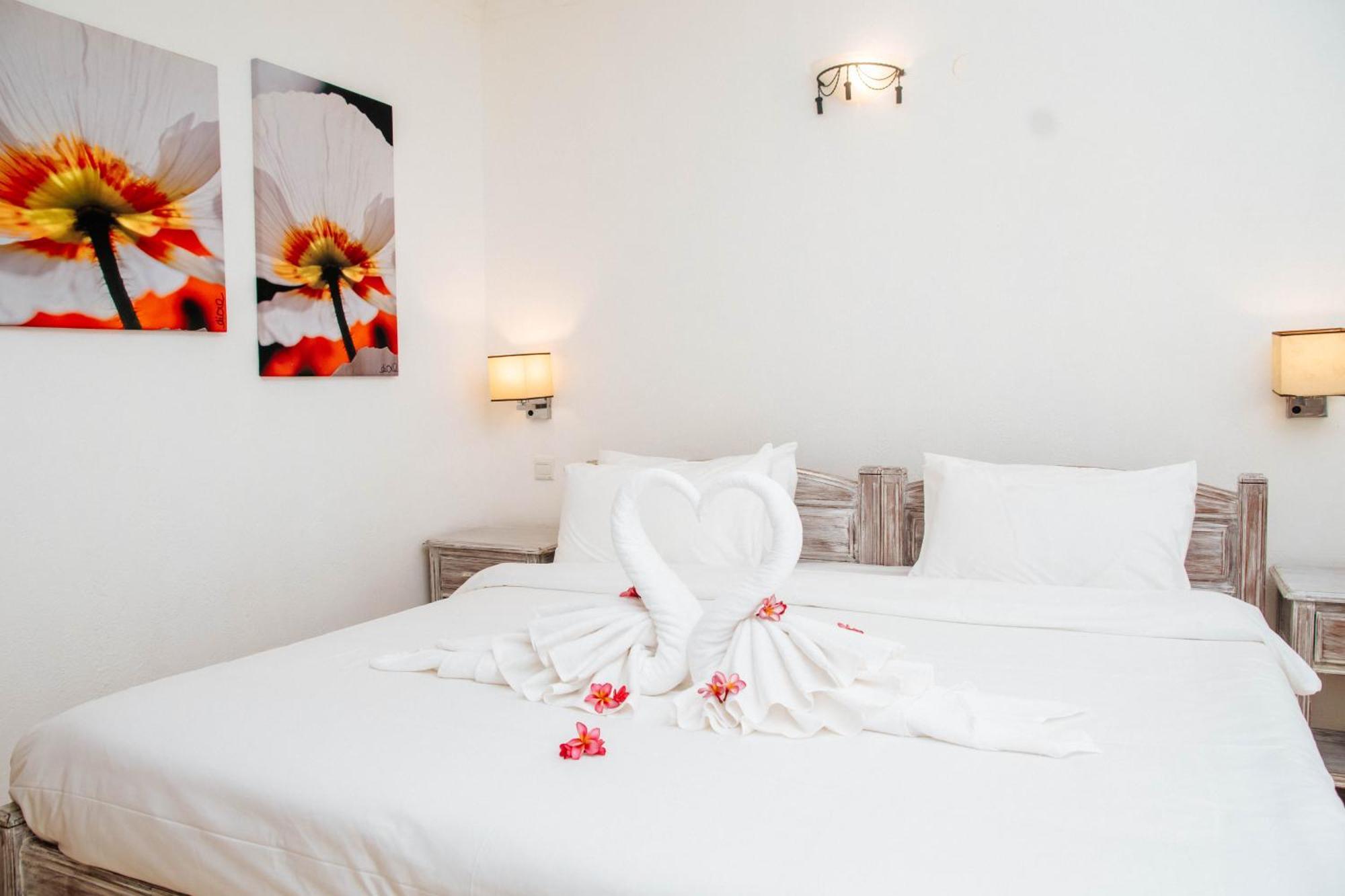 Hibiscus Boutique Hotel Pereybere Beach Exterior foto